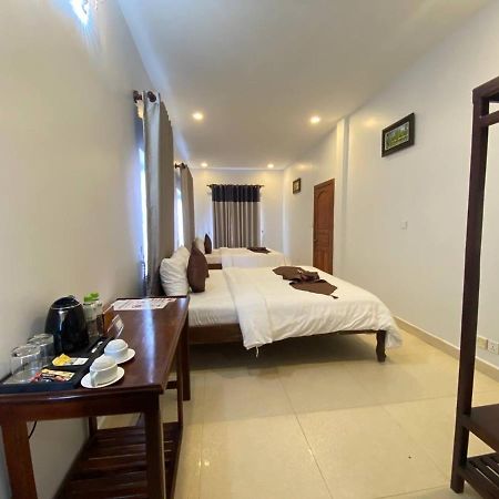 The Moon Kampot Boutique Hotel Exterior photo