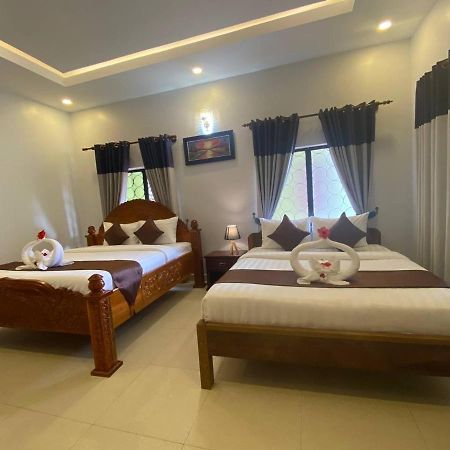 The Moon Kampot Boutique Hotel Exterior photo