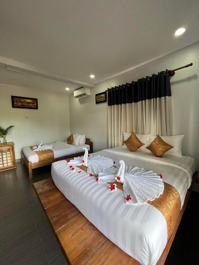 The Moon Kampot Boutique Hotel Exterior photo