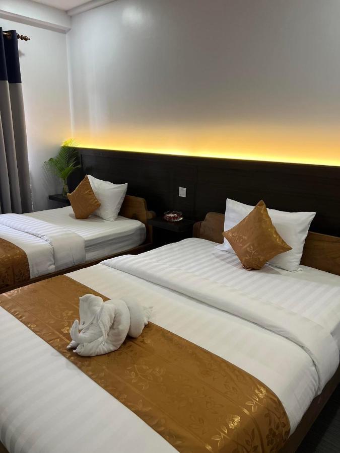 The Moon Kampot Boutique Hotel Exterior photo