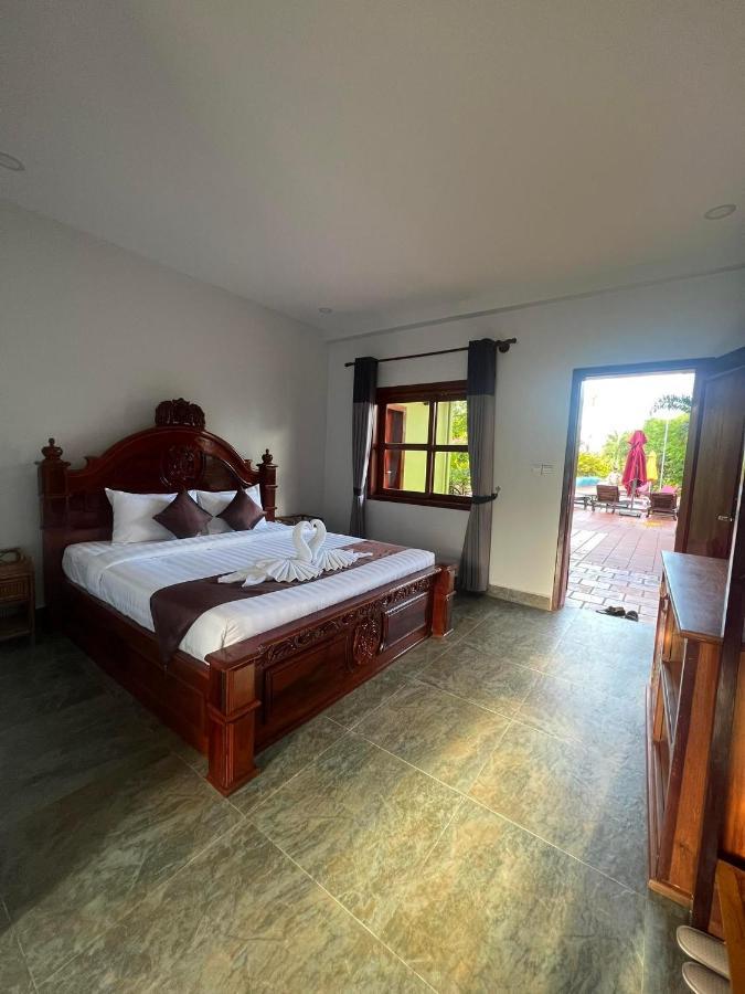 The Moon Kampot Boutique Hotel Exterior photo