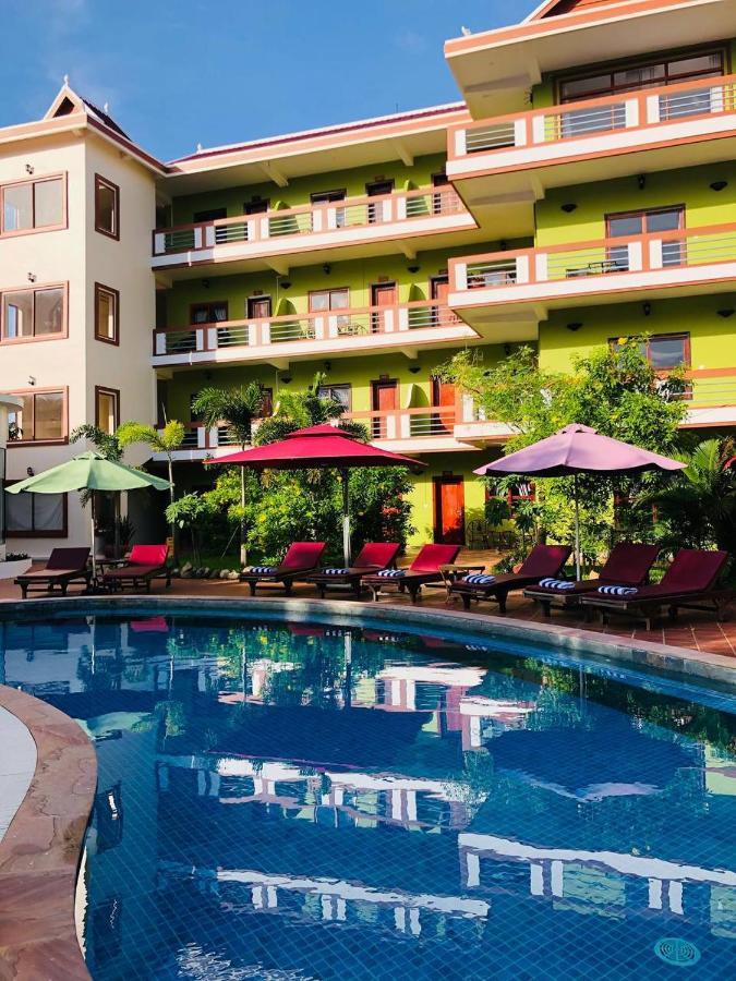 The Moon Kampot Boutique Hotel Exterior photo