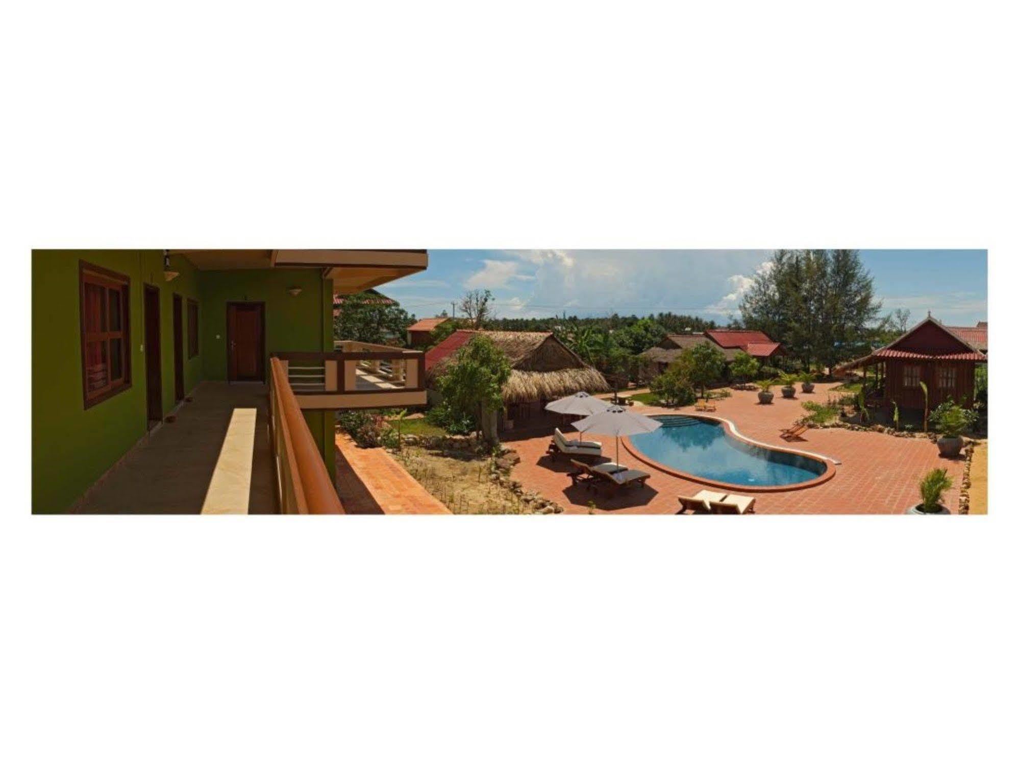 The Moon Kampot Boutique Hotel Exterior photo